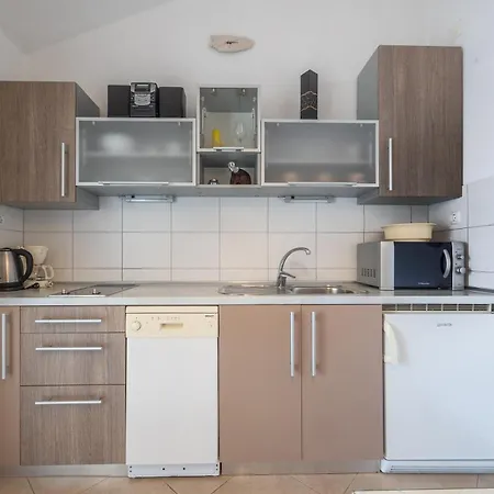 Apartment And Lea *
