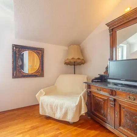 And Lea Apartment *
