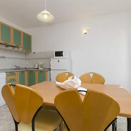 Apartment And Lea *