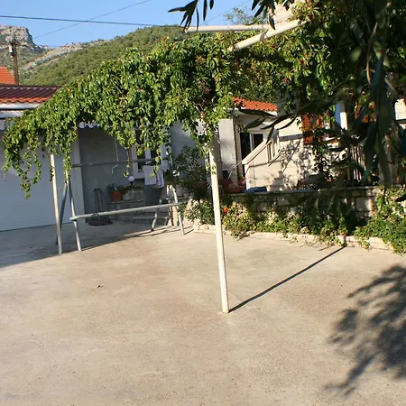 Apartment And Lea *